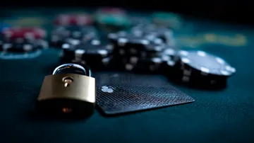 উজ্জ্বল লগইন প্রম্পটে আলোকিত একটি ল্যাপটপ—যা BAJI2000–এর সুরক্ষিত প্রবেশব্যবস্থাকে নির্দেশ করে।